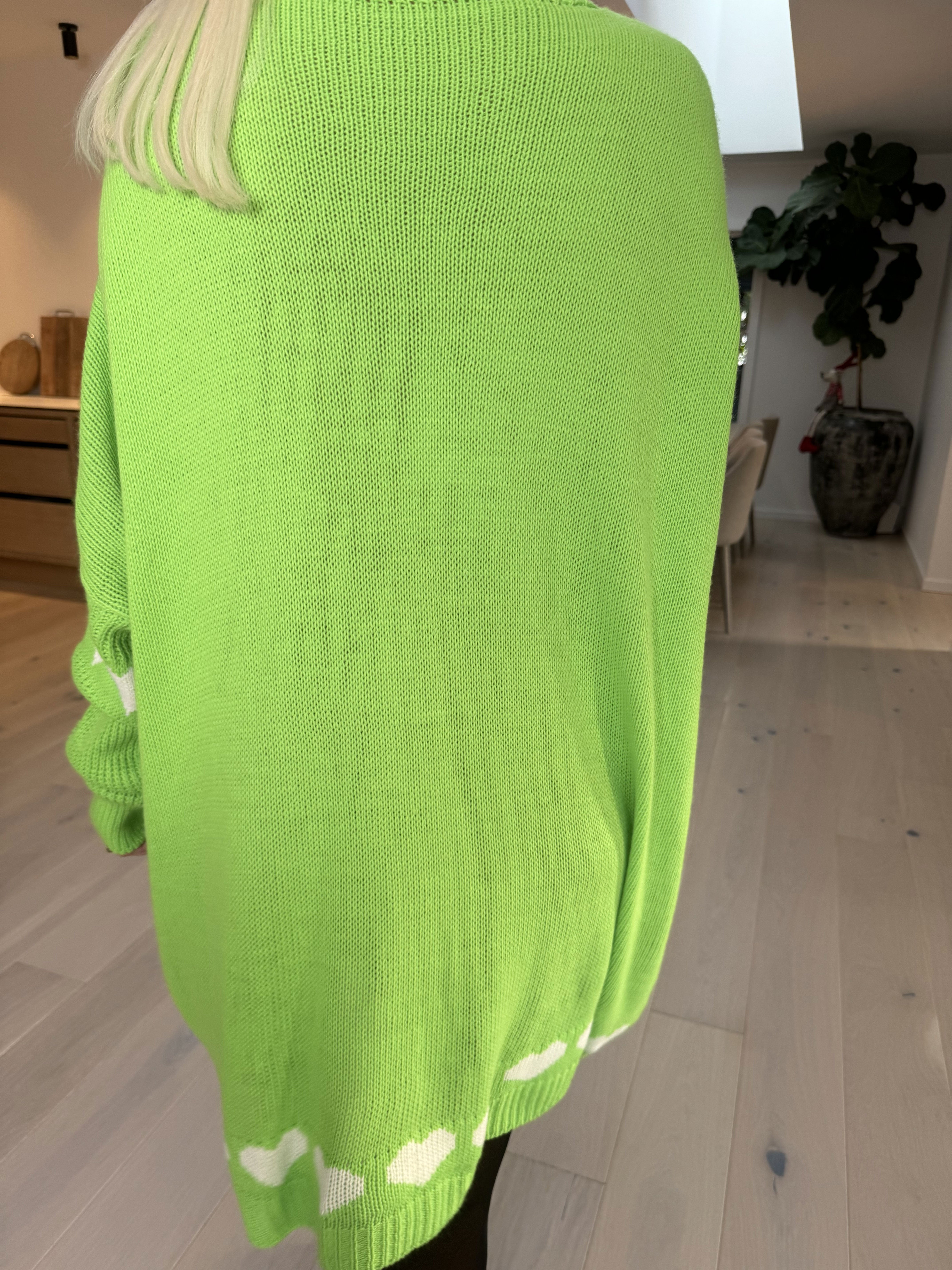 Katerina - Strikkjole med søde hjertedetaljer